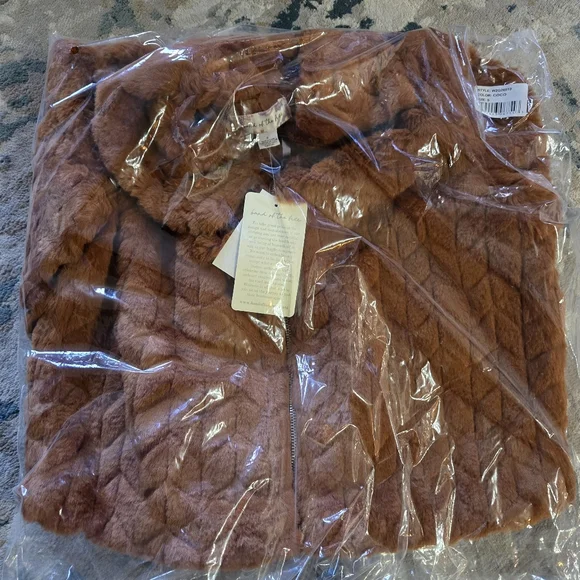 🎁NWT Band of the Free Val Faux Fur Chevron Jacket in Coco - Picture 4 of 6